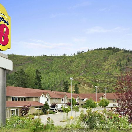 Super 8 By Wyndham West Kelowna Bc Hotel Exterior photo